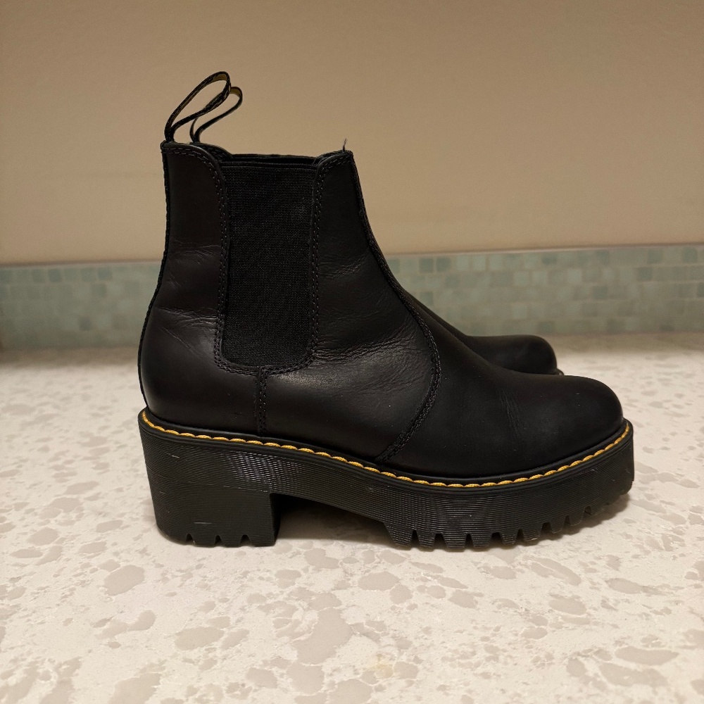 Dr. Martens 2976 Quad Smooth Leather Platform Chelsea Boots